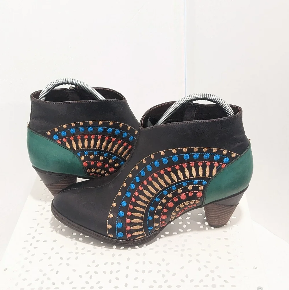 L ' artiste Rhapsody leather boots